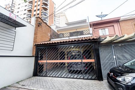 Casa à venda com 338m², 4 quartos e 2 vagas Casa à venda com 338m², 4 quartos e 2 vagasFachada