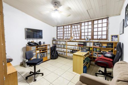 Casa à venda com 338m², 4 quartos e 2 vagas Casa à venda com 338m², 4 quartos e 2 vagasEscritório