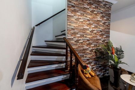 Casa à venda com 338m², 4 quartos e 2 vagas Casa à venda com 338m², 4 quartos e 2 vagasSala