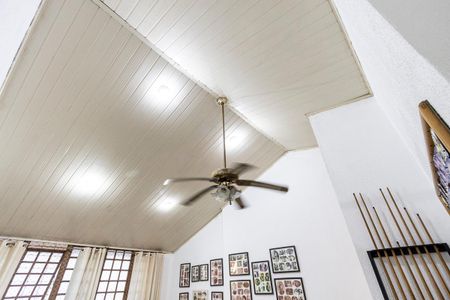 Casa à venda com 338m², 4 quartos e 2 vagas Casa à venda com 338m², 4 quartos e 2 vagasEscritório