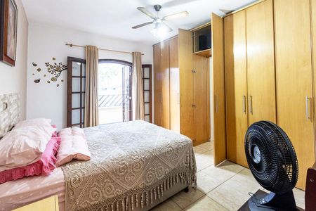 Casa à venda com 338m², 4 quartos e 2 vagas Casa à venda com 338m², 4 quartos e 2 vagasQuarto 1