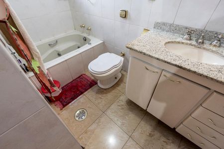 Casa à venda com 338m², 4 quartos e 2 vagas Casa à venda com 338m², 4 quartos e 2 vagasBanheiro - Quarto 1