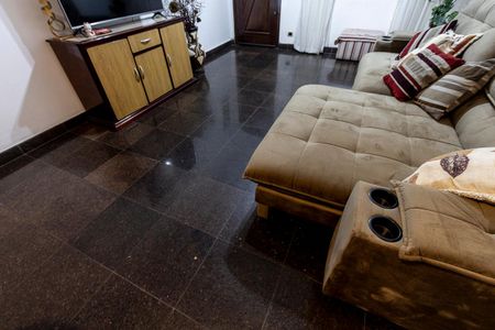 Casa à venda com 338m², 4 quartos e 2 vagas Casa à venda com 338m², 4 quartos e 2 vagasSala