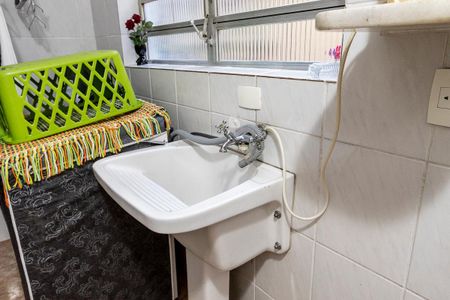 Casa à venda com 338m², 4 quartos e 2 vagas Casa à venda com 338m², 4 quartos e 2 vagasÁrea de Serviço