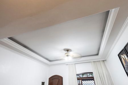 Casa à venda com 338m², 4 quartos e 2 vagas Casa à venda com 338m², 4 quartos e 2 vagasSala