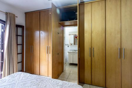 Casa à venda com 338m², 4 quartos e 2 vagas Casa à venda com 338m², 4 quartos e 2 vagasQuarto 1