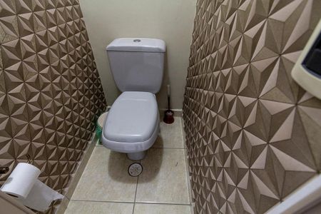 Casa à venda com 338m², 4 quartos e 2 vagas Casa à venda com 338m², 4 quartos e 2 vagasEscritório - Lavabo