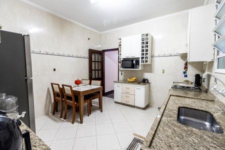 Casa à venda com 338m², 4 quartos e 2 vagas Casa à venda com 338m², 4 quartos e 2 vagasCozinha