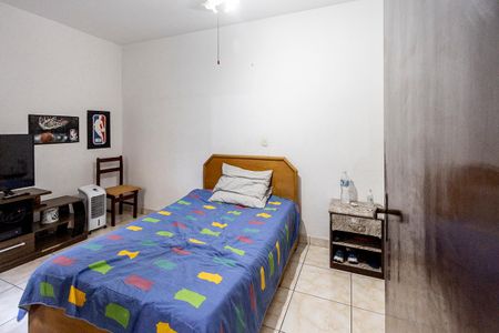 Casa à venda com 338m², 4 quartos e 2 vagas Casa à venda com 338m², 4 quartos e 2 vagasQuarto 4