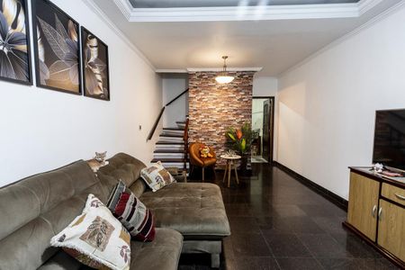 Casa à venda com 338m², 4 quartos e 2 vagas Casa à venda com 338m², 4 quartos e 2 vagasSala