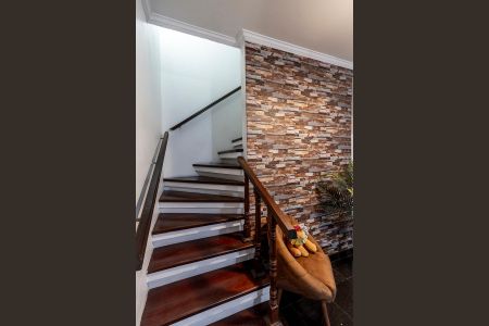 Casa à venda com 338m², 4 quartos e 2 vagas Casa à venda com 338m², 4 quartos e 2 vagasSala