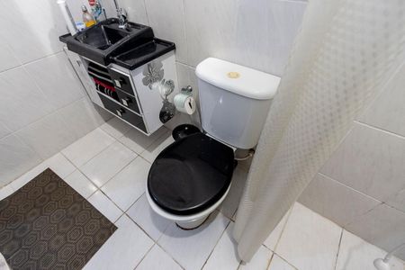 Casa à venda com 338m², 4 quartos e 2 vagas Casa à venda com 338m², 4 quartos e 2 vagasBanheiro