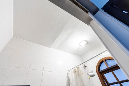 Casa à venda com 338m², 4 quartos e 2 vagas Casa à venda com 338m², 4 quartos e 2 vagasBanheiro