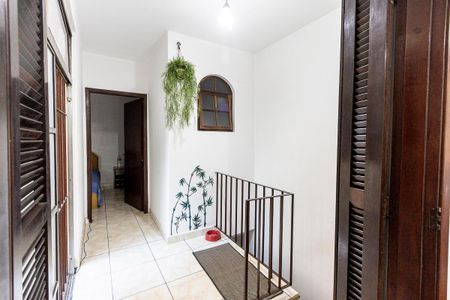 Casa à venda com 338m², 4 quartos e 2 vagas Casa à venda com 338m², 4 quartos e 2 vagasCorredor