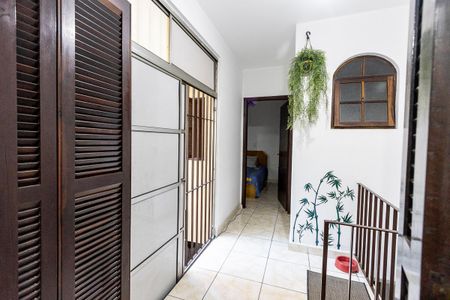 Casa à venda com 338m², 4 quartos e 2 vagas Casa à venda com 338m², 4 quartos e 2 vagasCorredor