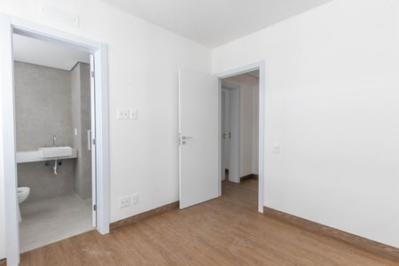 Apartamento à venda com 80m², 2 quartos e 2 vagasSuíte 1