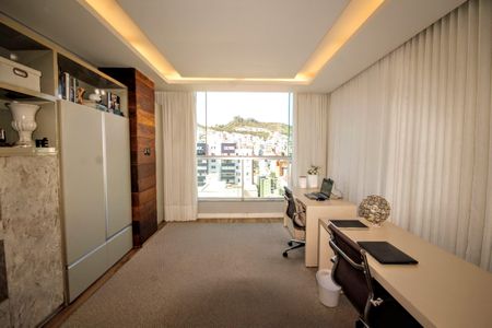 Apartamento à venda com 300m², 4 quartos e 3 vagasSuíte 4