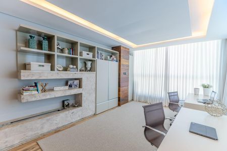 Apartamento à venda com 300m², 4 quartos e 3 vagas Apartamento à venda com 300m², 4 quartos e 3 vagasBanheiro/Suíte 4