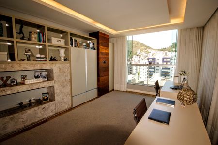 Apartamento à venda com 300m², 4 quartos e 3 vagasSuíte 4