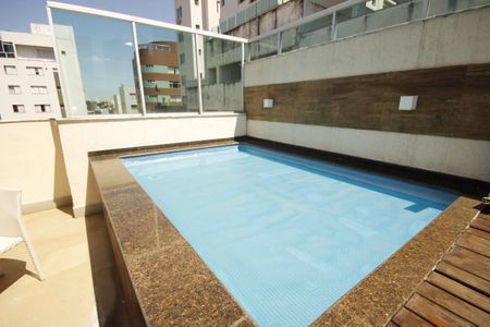 Apartamento à venda com 300m², 4 quartos e 3 vagasÁrea comum - Piscina