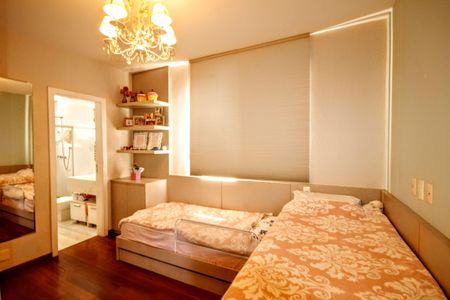 Apartamento à venda com 300m², 4 quartos e 3 vagasSuíte 2