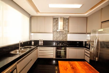 Apartamento à venda com 300m², 4 quartos e 3 vagasCozinha