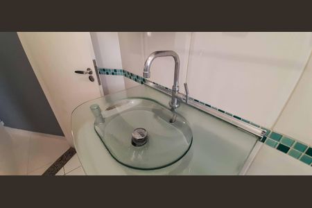 Casa à venda com 73m², 2 quartos e 1 vaga Casa à venda com 73m², 2 quartos e 1 vagaBanheiro