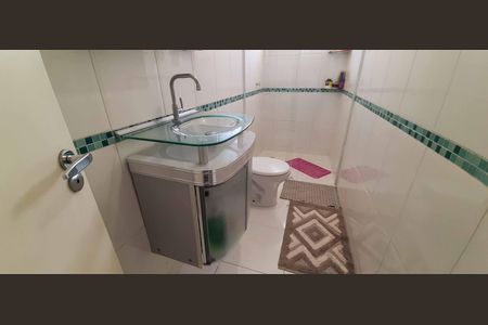 Casa à venda com 73m², 2 quartos e 1 vaga Casa à venda com 73m², 2 quartos e 1 vagaBanheiro