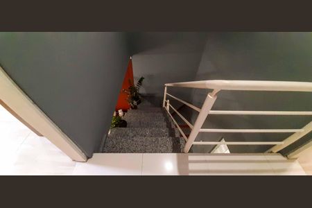 Casa à venda com 73m², 2 quartos e 1 vaga Casa à venda com 73m², 2 quartos e 1 vagaEscada