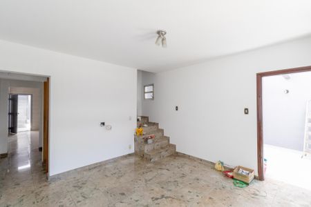 Casa para alugar com 150m², 3 quartos e 3 vagas Casa para alugar com 150m², 3 quartos e 3 vagasSala