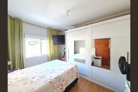 Casa à venda com 130m², 4 quartos e 4 vagasQuarto 1 Casa 2 Fundos