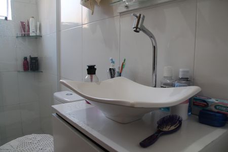 Casa à venda com 130m², 4 quartos e 4 vagasBanheiro Social Casa 2 Fundos