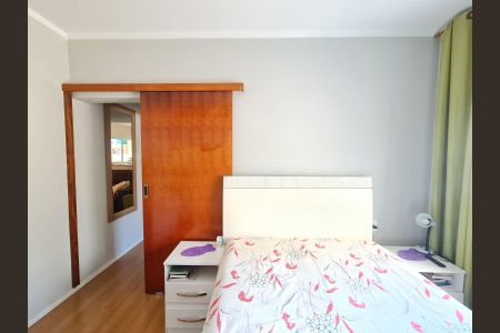Casa à venda com 130m², 4 quartos e 4 vagasQuarto 1 Casa 2 Fundos