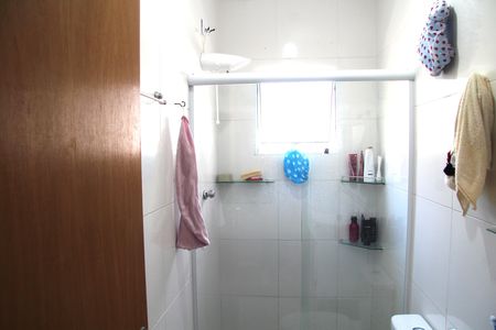 Casa à venda com 130m², 4 quartos e 4 vagasBanheiro Social Casa 2 Fundos