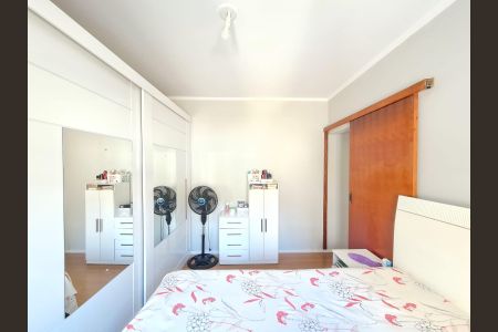 Casa à venda com 130m², 4 quartos e 4 vagasQuarto 1 Casa 2 Fundos