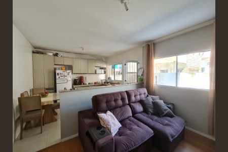 Casa à venda com 130m², 4 quartos e 4 vagasSala Casa 2 Fundos