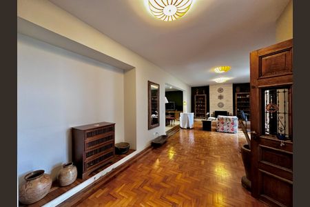 Casa à venda com 150m², 3 quartos e 8 vagasSala