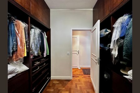 Casa à venda com 150m², 3 quartos e 8 vagasCloset Suíte 3