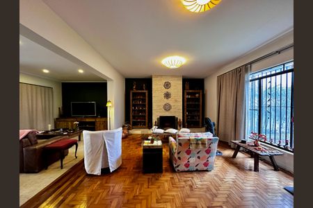 Casa à venda com 150m², 3 quartos e 8 vagasSala