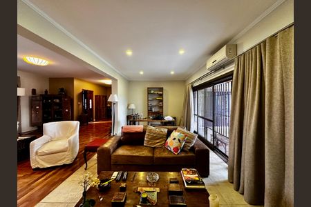 Casa à venda com 150m², 3 quartos e 8 vagasSala