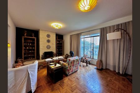 Casa à venda com 150m², 3 quartos e 8 vagasSala