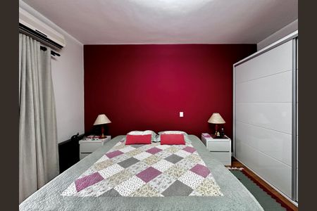 Casa à venda com 150m², 3 quartos e 8 vagasSuíte 2