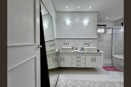 Casa à venda com 150m², 3 quartos e 8 vagasBanheiro Suíte 3