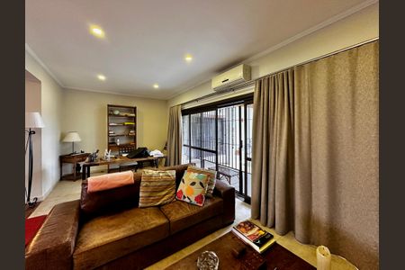 Casa à venda com 150m², 3 quartos e 8 vagasSala