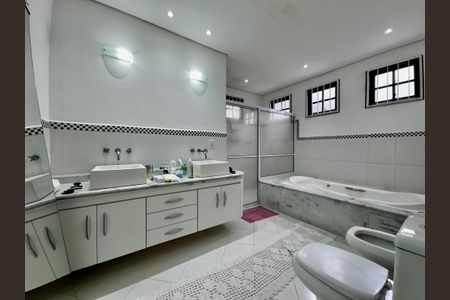 Casa à venda com 150m², 3 quartos e 8 vagasBanheiro Suíte 3