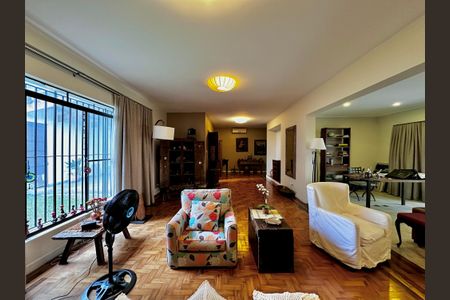 Casa à venda com 150m², 3 quartos e 8 vagasSala