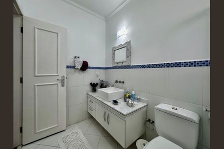 Casa à venda com 150m², 3 quartos e 8 vagasBanheiro Suíte 2