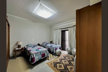 Casa à venda com 150m², 3 quartos e 8 vagasSuíte 1