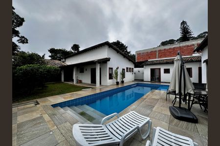 Casa à venda com 150m², 3 quartos e 8 vagasPiscina
