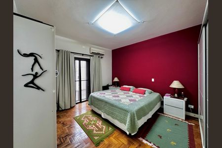 Casa à venda com 150m², 3 quartos e 8 vagasSuíte 2